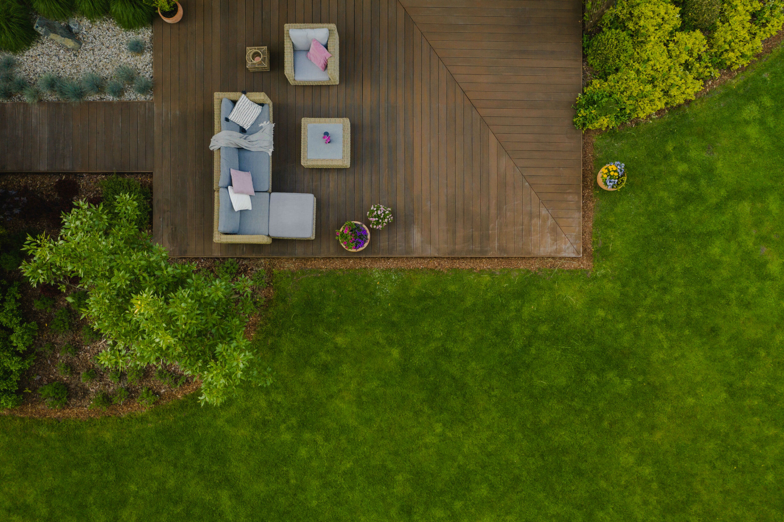 top-view-of-suburban-house-with-green-garden-and-w-9qezpnv_optimized